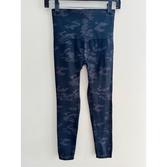 SPANX EcoCare Seamless Black Camo Leggings, Women’s Medium - Picture 7 of 9